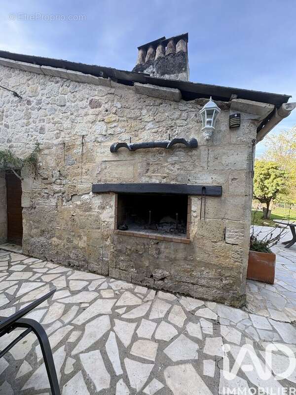 Maison 340 m² à Francs  - photo 6
