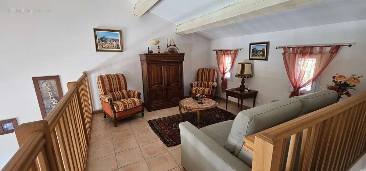 Superbe villa de plain-pied de 126 m² avec piscine à débordement – Garéoult - photo 12
