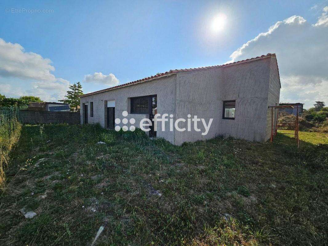 Maison à LA GREVE-SUR-MIGNON