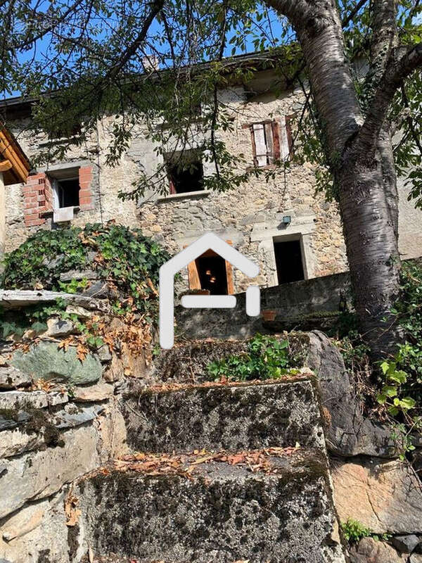 Maison à LES CABANNES