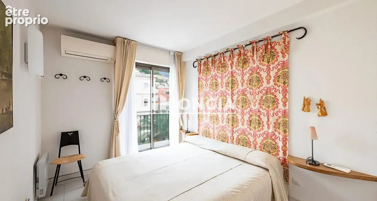 Menton centre ville, appartement de trois pieces entierement meublee sur mesure, vendu avec 2 garages - photo 9