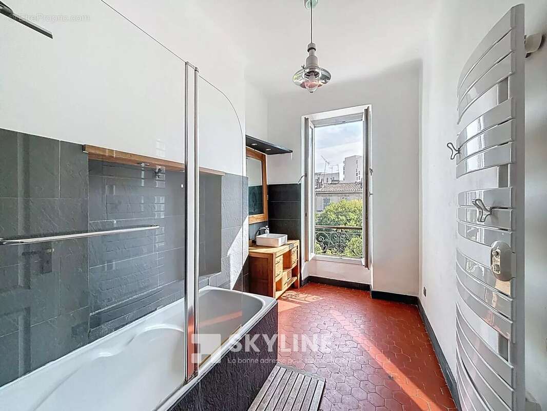 Appartement à MARSEILLE-6E