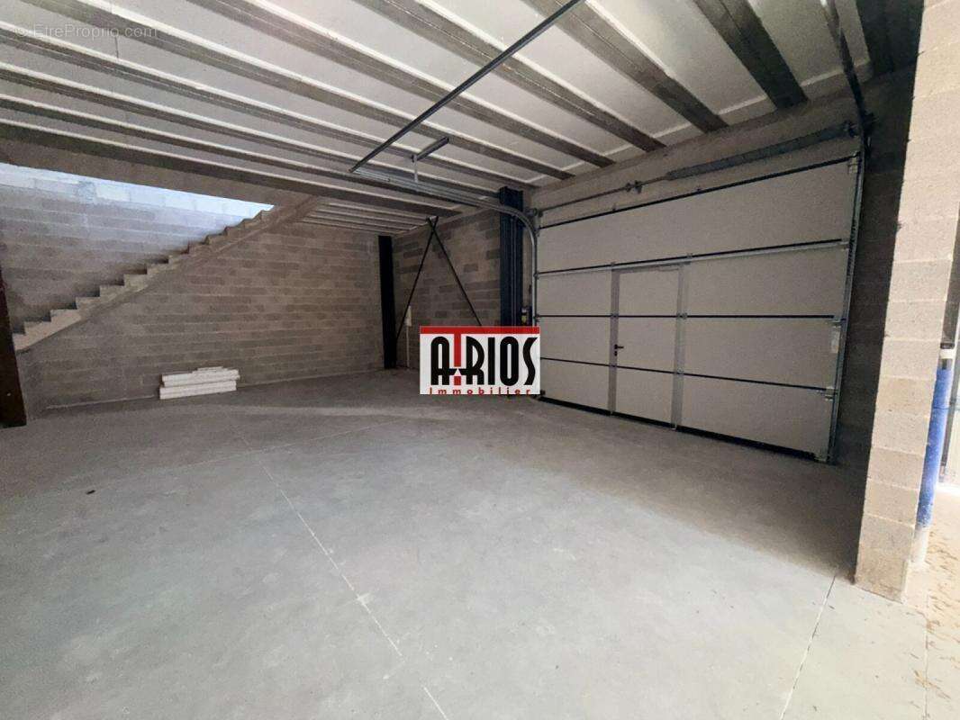 Local d'activité 240 m² - photo 3