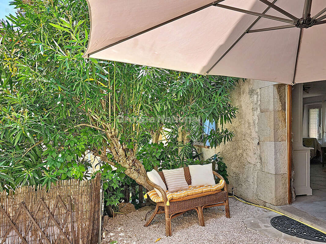 Charmante maison de village avec jardin, garage et espace indépendant - 130m² - photo 2