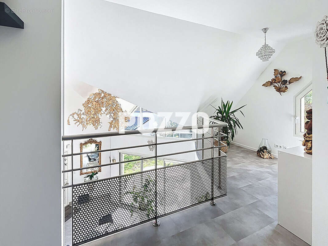 A Vendre - Les Loges Marchis - Maison 6 pièce(s) 154 m² - photo 10