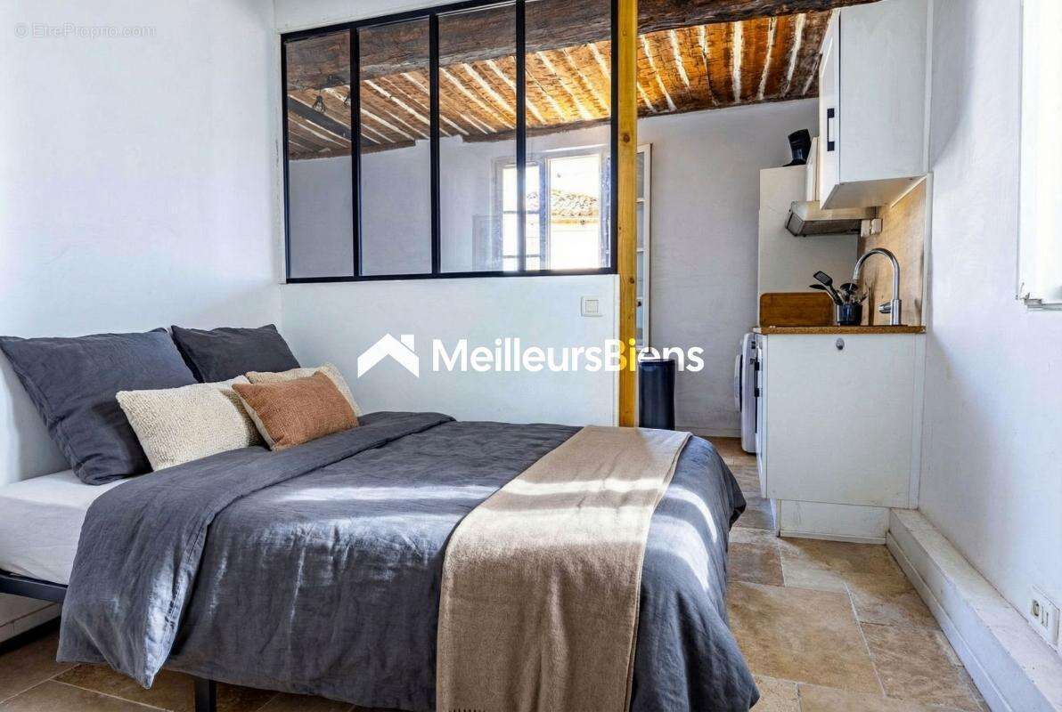 Appartement à ROQUEBRUNE-SUR-ARGENS