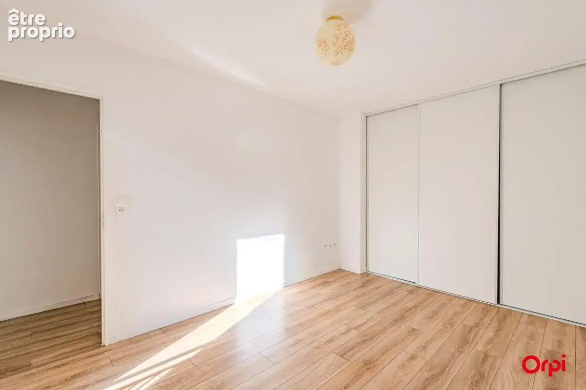 Appartement T2 à vendre - balcon, stationnement - photo 3