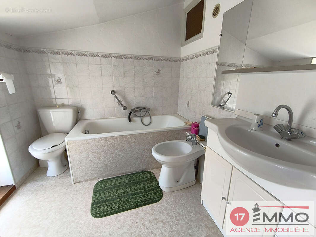 Maison Familiale avec Piscine et Extérieur 169m² - Cire d'Aunis - photo 8