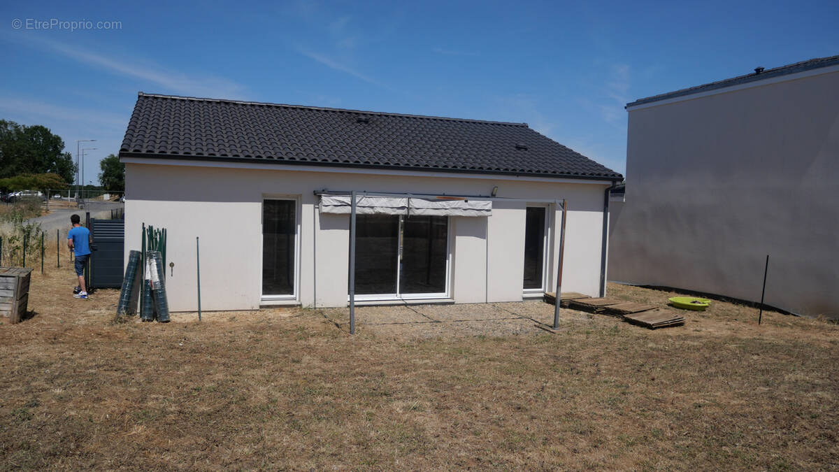 Maison à LIGUGE