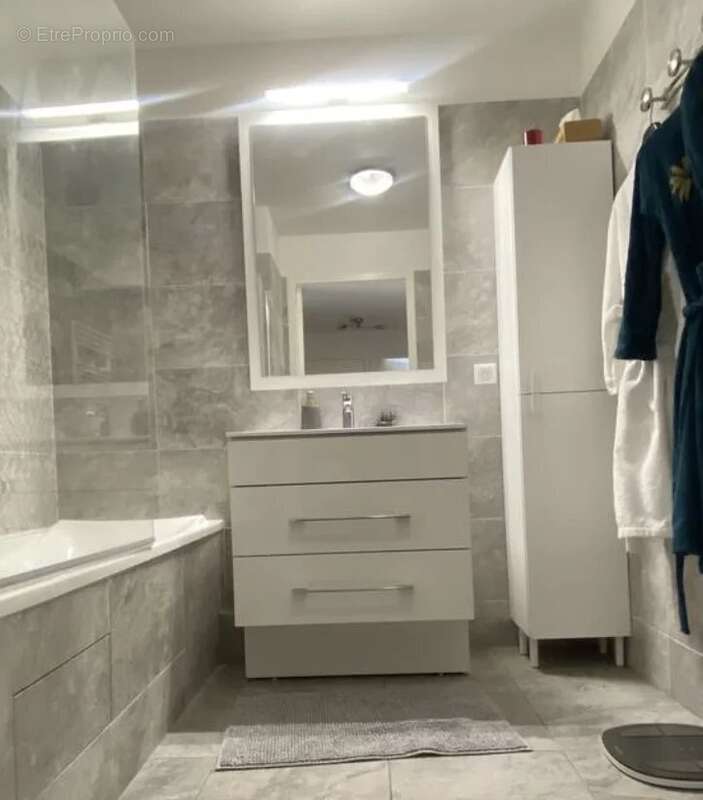 Appartement à COURBEVOIE