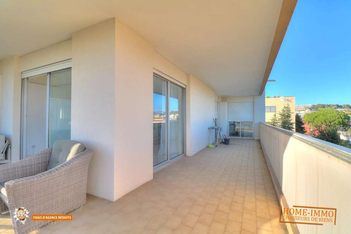 Appartement à SAINT-LAURENT-DU-VAR