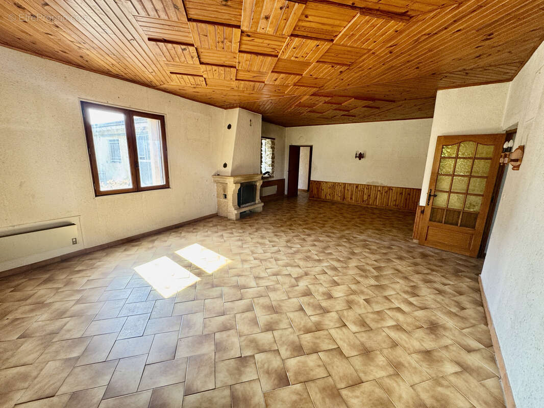 Maison à SAINTE-CECILE-LES-VIGNES