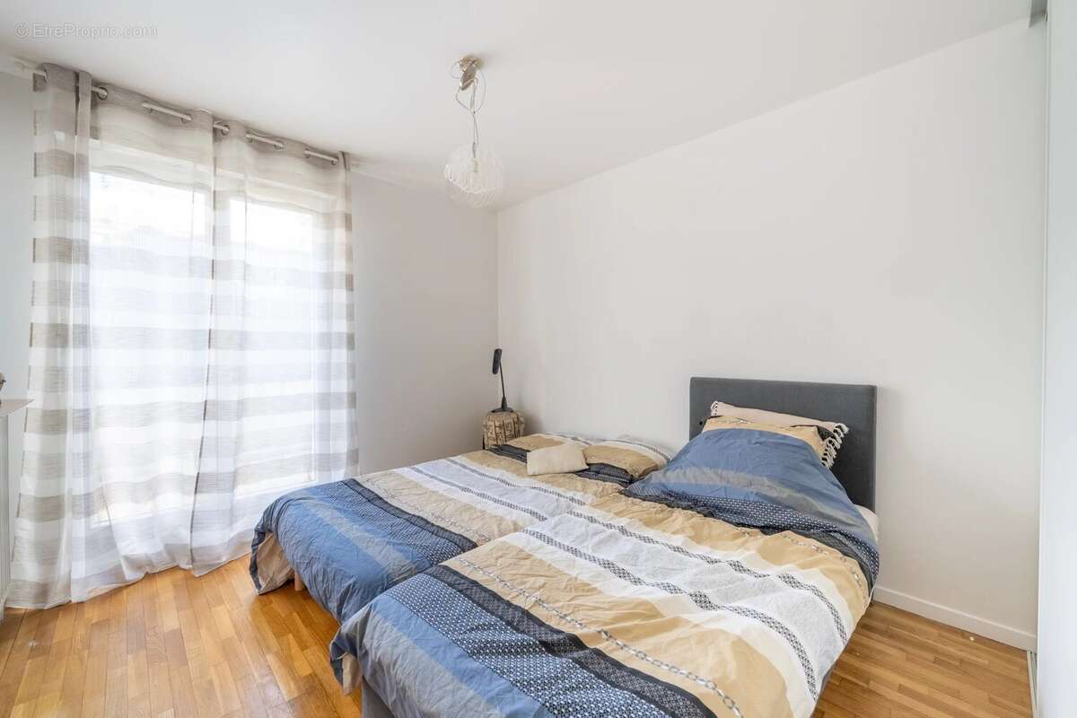 Appartement à COURBEVOIE