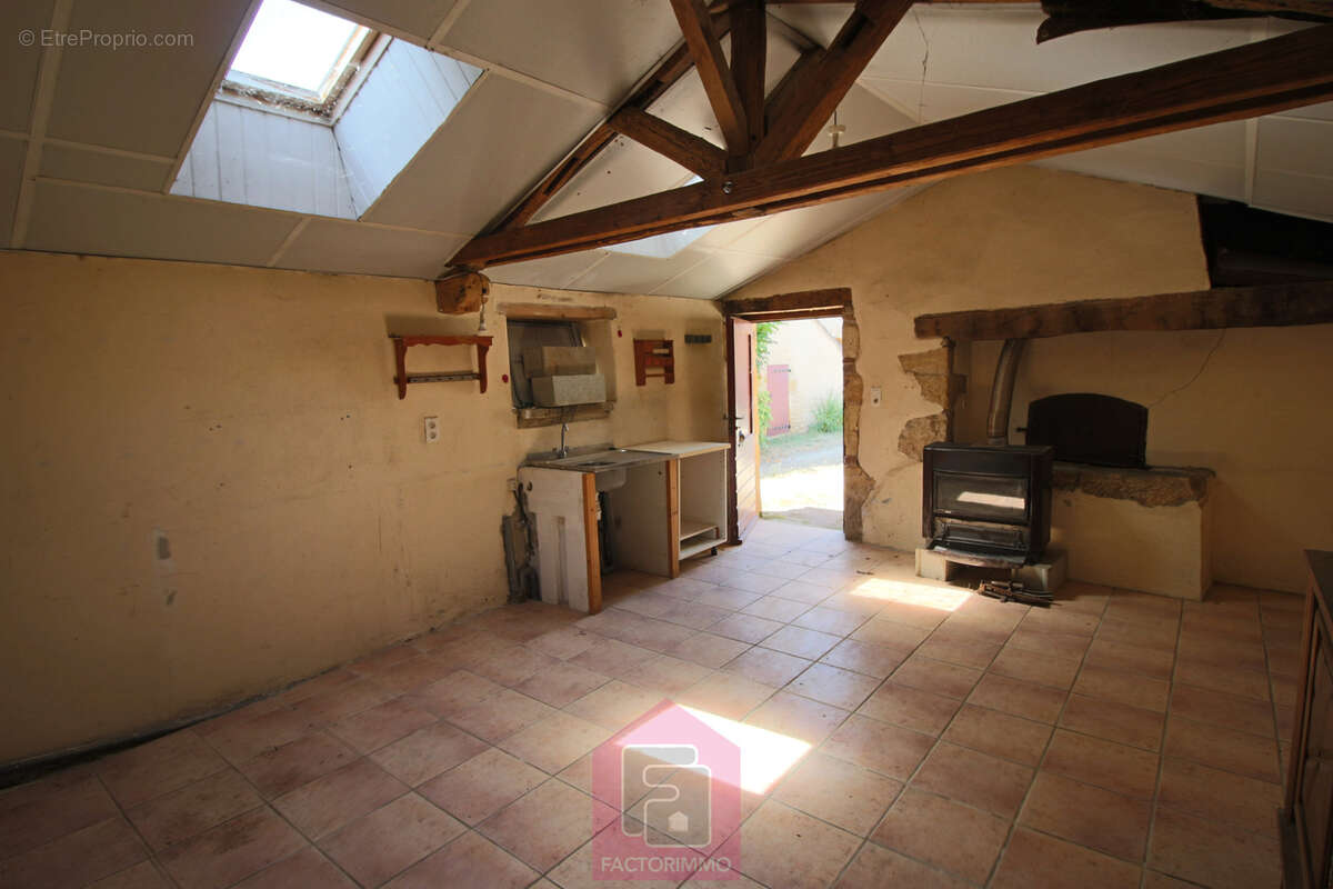 Bel ensemble en pierre gros potentiel !! - photo 35