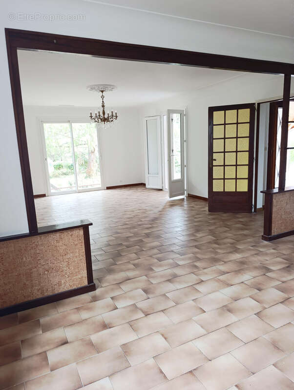 Maison à SAINTE-COLOMBE-EN-BRUILHOIS