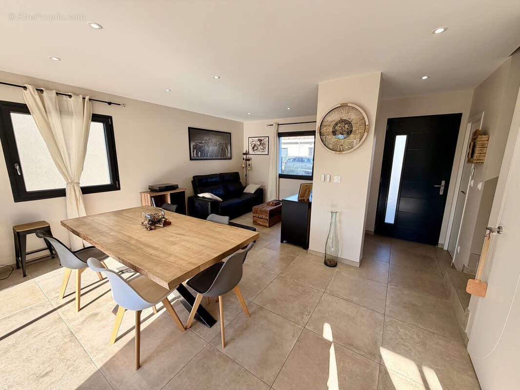 Beauvallon village. rare. maison de 90 m2 recente 2019. 3 chambres. garage. sur parcelle 350 m2 close . - photo 12