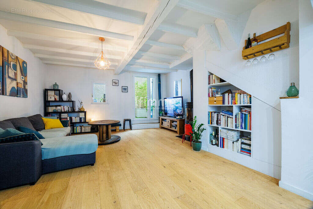 Maison à SIMIANE-COLLONGUE