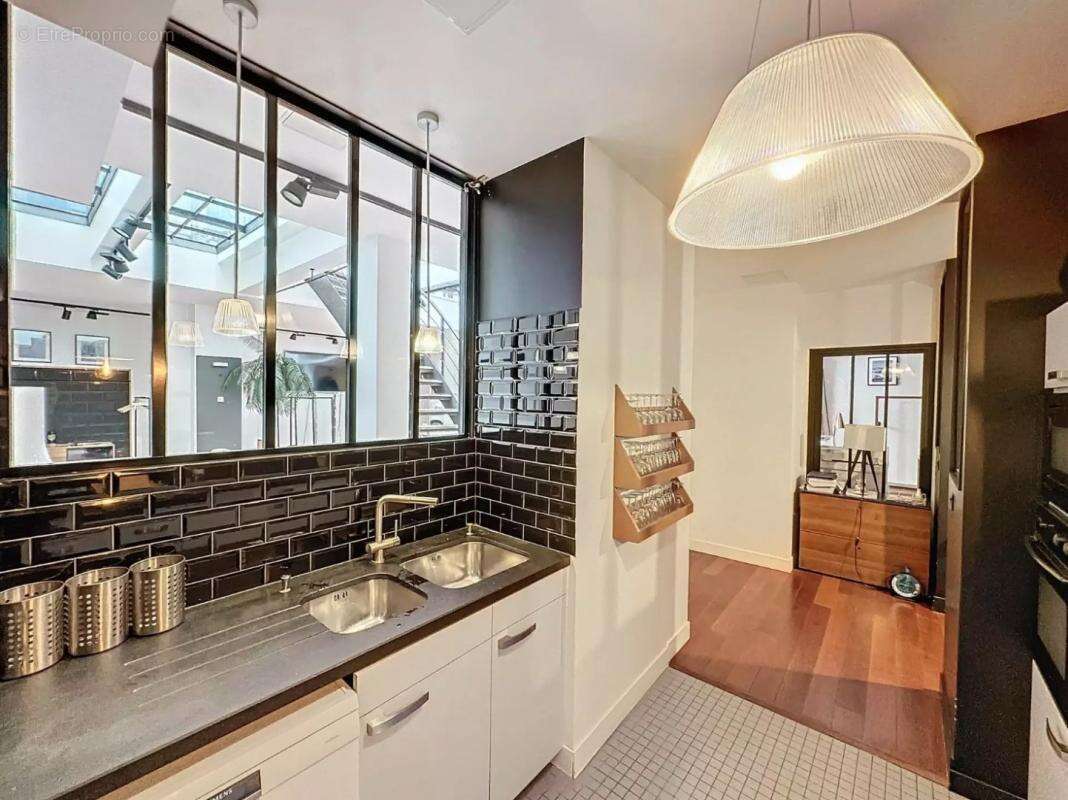 Appartement à PARIS-10E