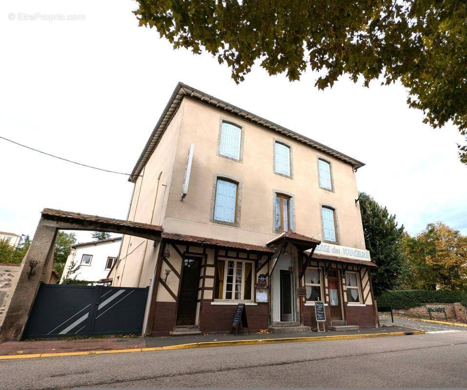 Commerce à SAINT-GERMAIN-LAVAL