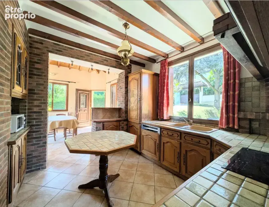 Opportunité rare à Saint-Genis-Laval   Maison avec vue Lyon & fort potentiel - Terrain de 2000m2 - photo 9