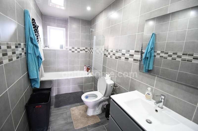 Appartement à AUDUN-LE-ROMAN