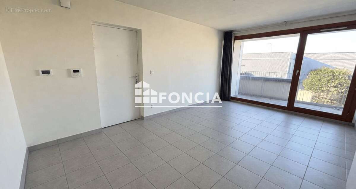 Appartement à BEAUZELLE