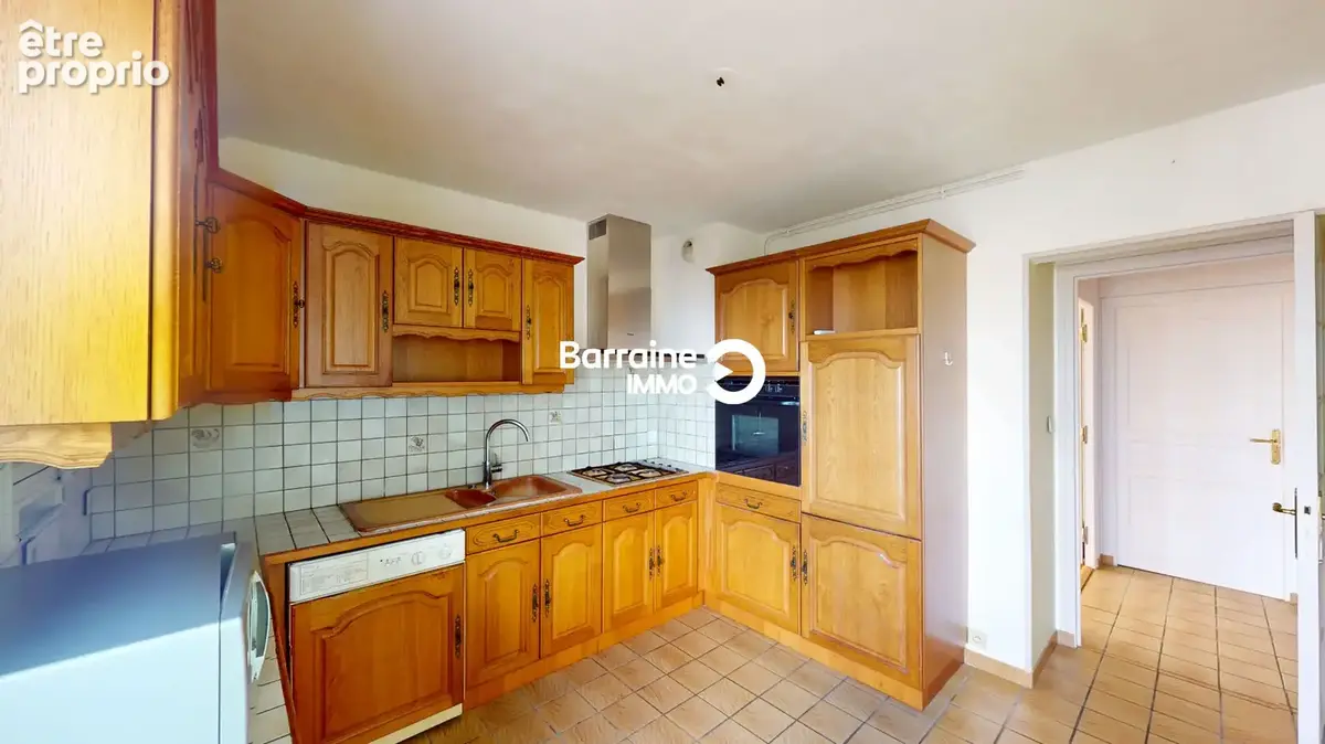 Exclusivité menez-paul : dernier étage, appartement t4 - ascenseur - deux balcons et parking - photo 8