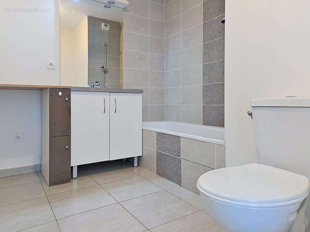 Appartement à MEYZIEU