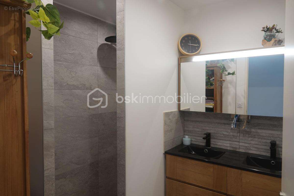 Maison individuelle de 220m2 avec 2 appartements - piscine - garage - jardin arbore - photo 13