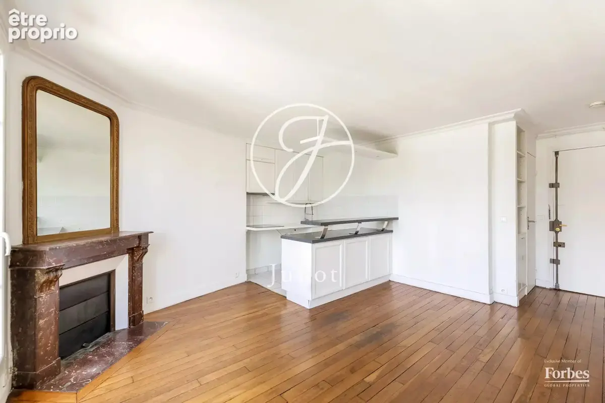 Paris 18e - MONTMARTRE / HAUT LEPIC - 2 pièces - 42,85m² Carrez - Balcon 4,37m² - Vues dégagées - photo 5