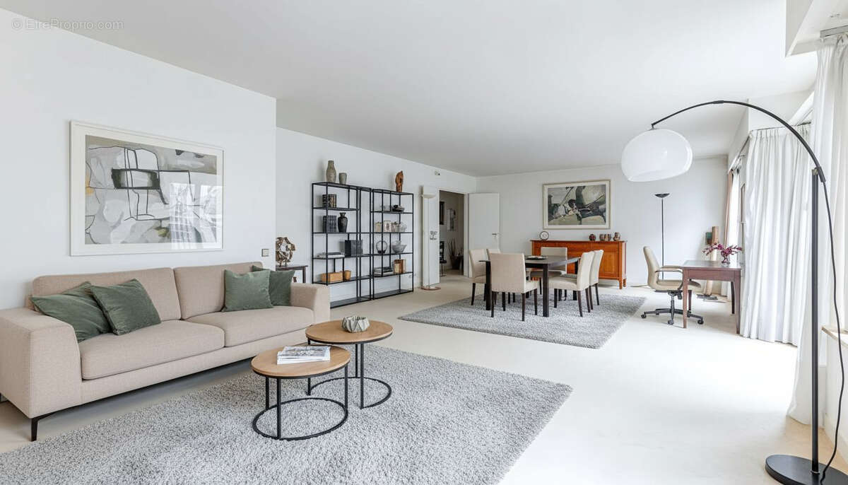 Appartement à PARIS-16E