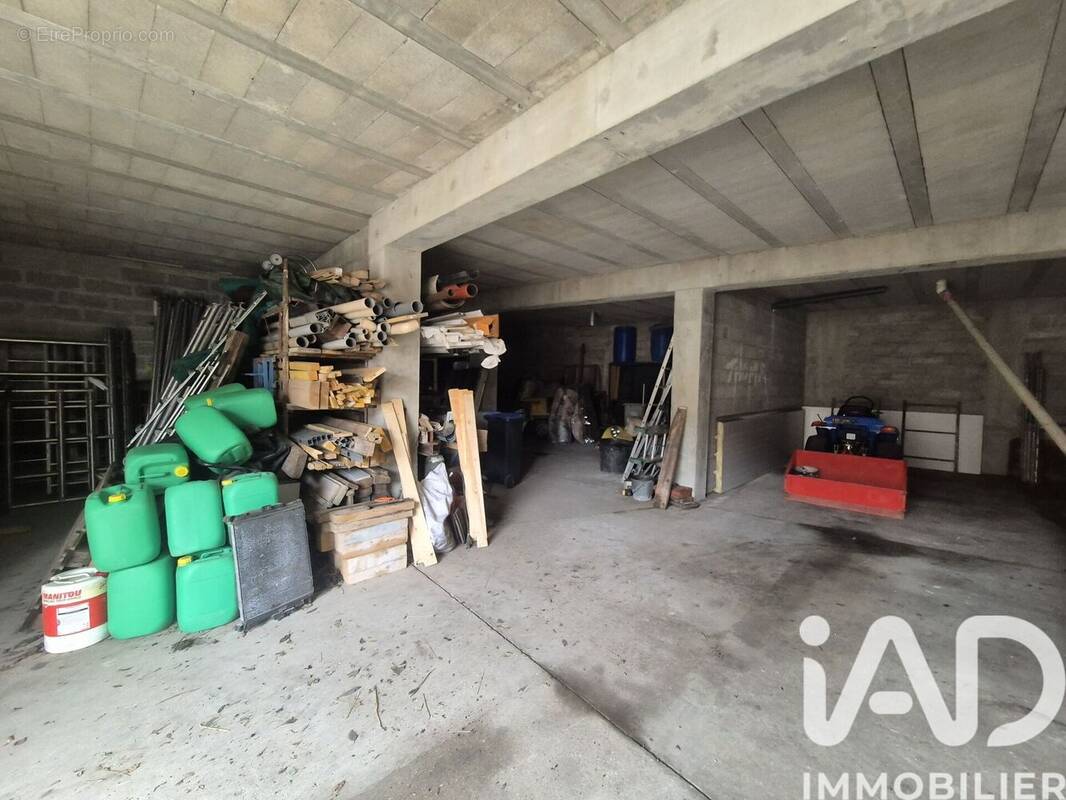 Photo 1 - Parking à LIZY-SUR-OURCQ