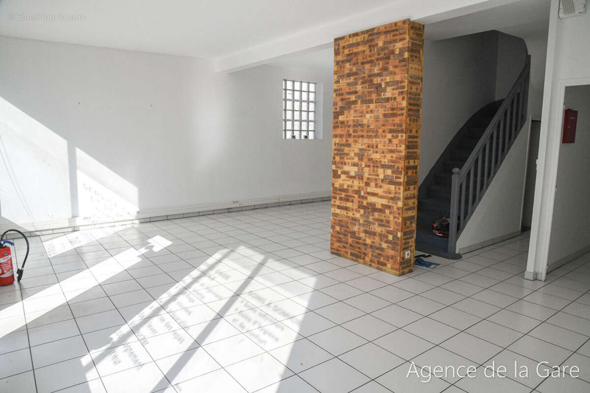 Commerce à SARTROUVILLE