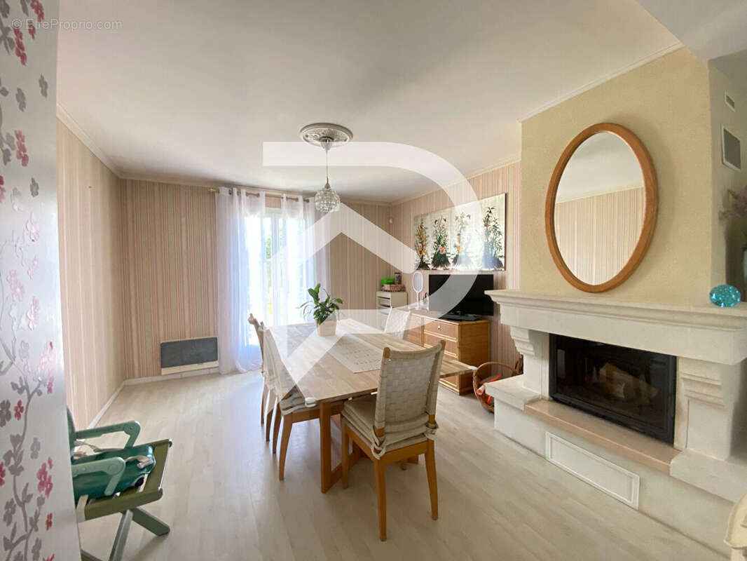 Maison à LE PLESSIS-BELLEVILLE