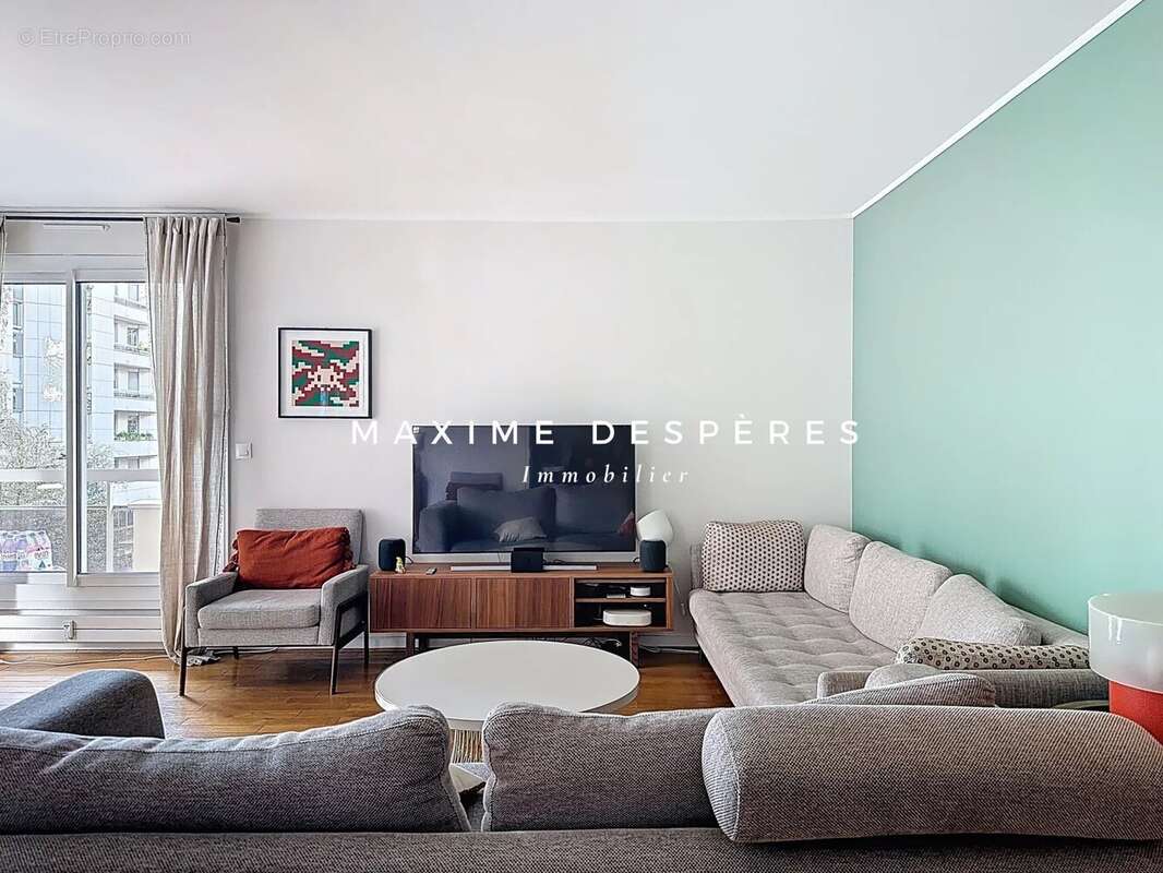 Appartement à COURBEVOIE