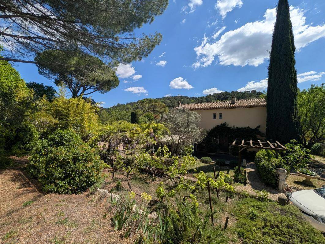 Maison à LA BASTIDE-DES-JOURDANS