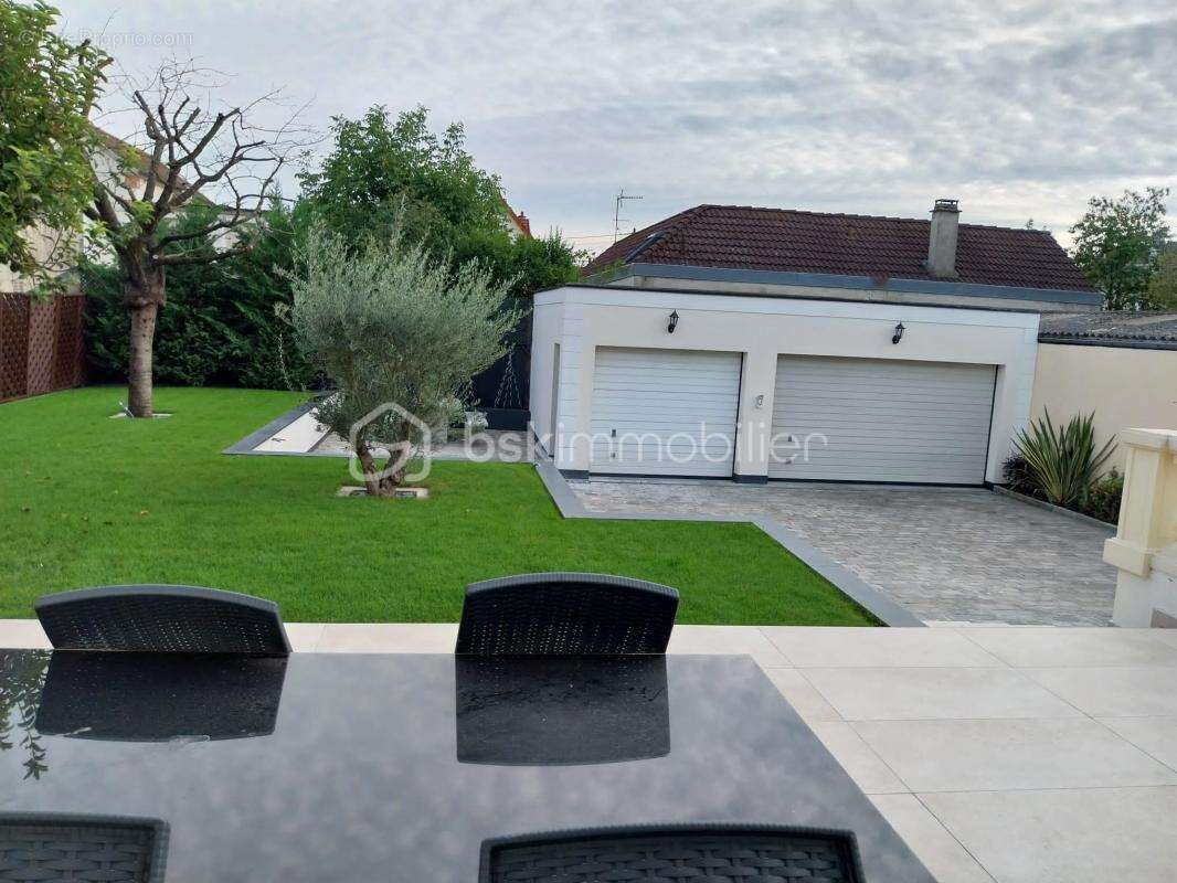 Maison à CHAMPS-SUR-MARNE