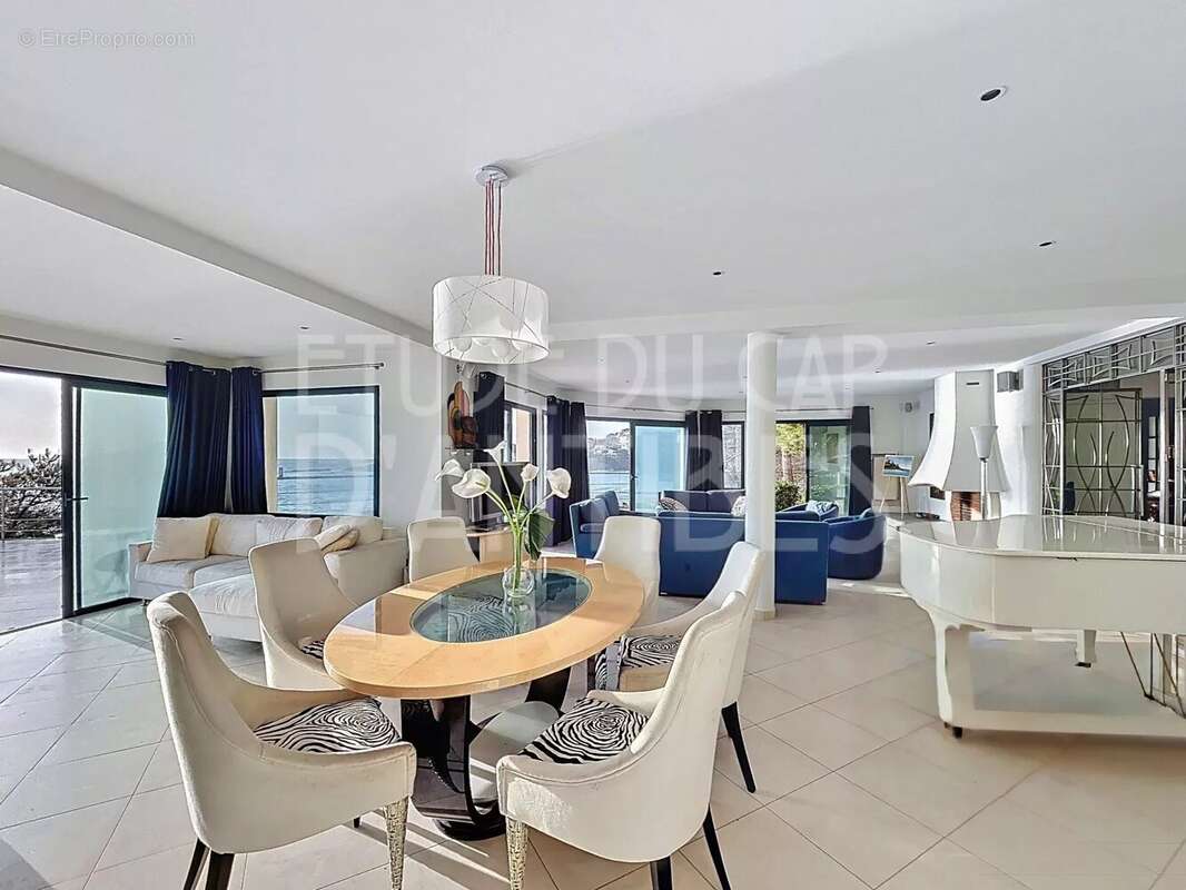 Maison à ROQUEBRUNE-SUR-ARGENS