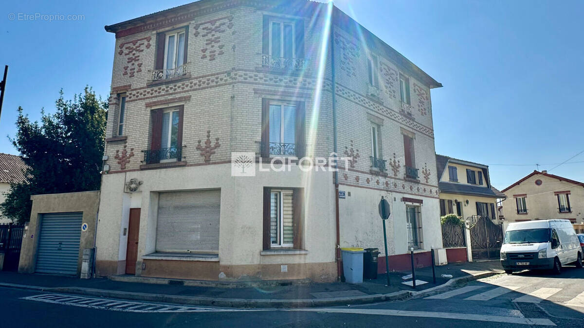 Appartement à LES PAVILLONS-SOUS-BOIS