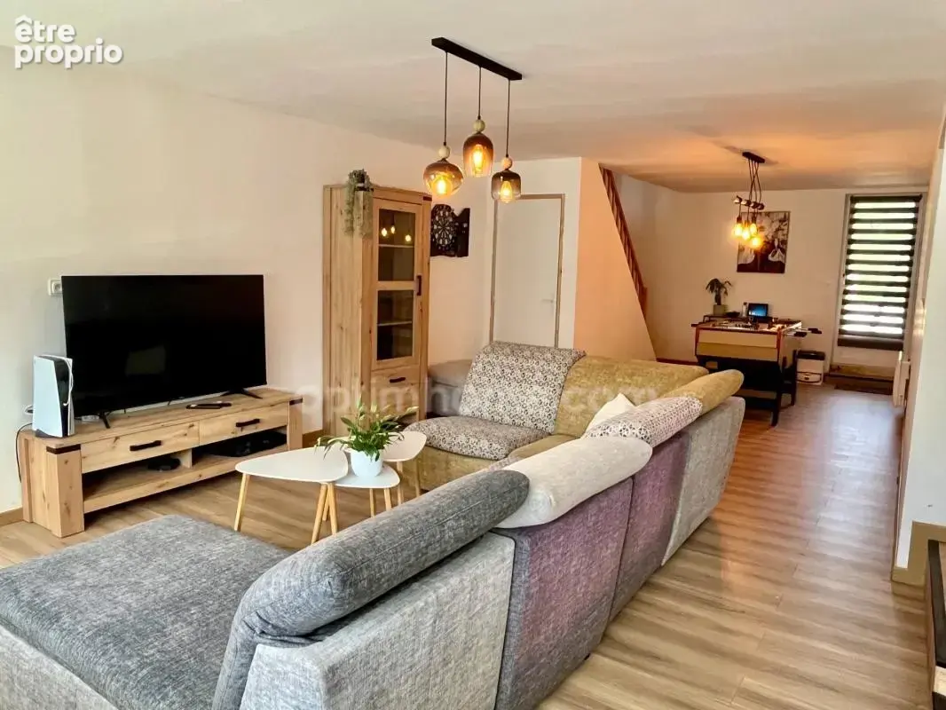 Maison familiale : 5 chambres, près de 80 m² de pièce de vie, une terrasse de 60 m² et un jardin de plus de 975 m² à Moulins-Sai - photo 2