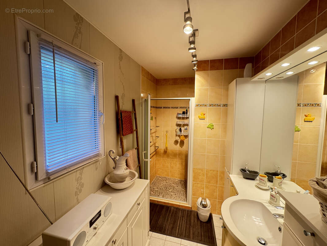 À vendre à Aups   Superbe villa récente avec piscine - photo 15