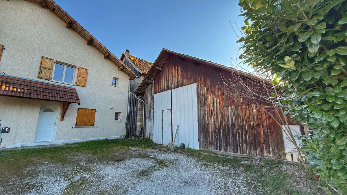 Maison à SAINT-LAURENT-DU-PONT