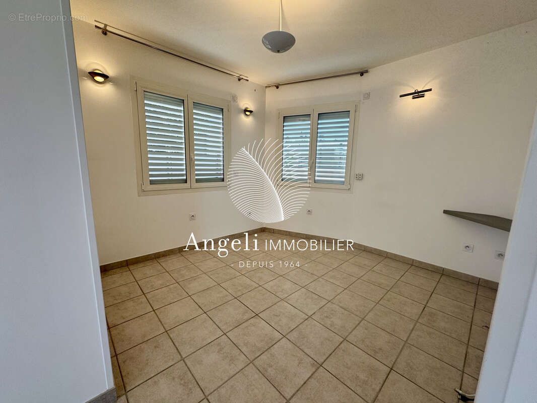 Maison à ROQUEBRUNE-SUR-ARGENS