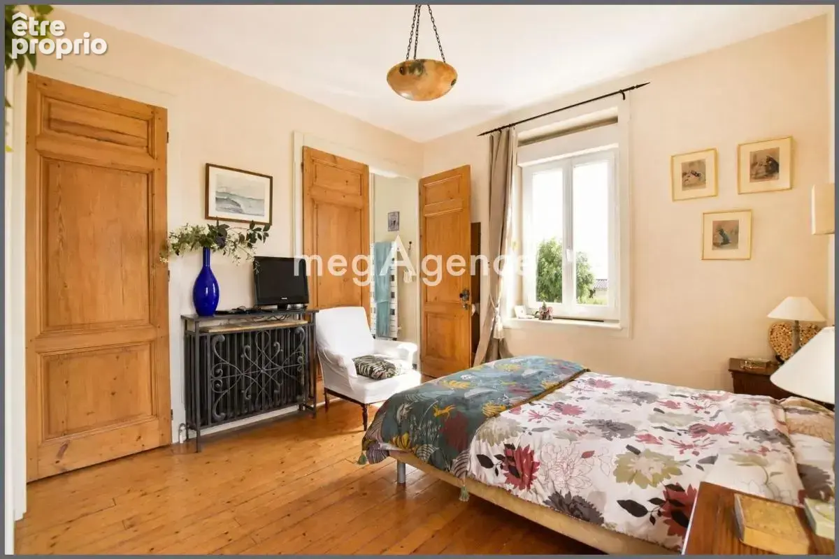 Charbonnières-les-Bains – Une demeure familiale de charme aux volumes remarquables - photo 14