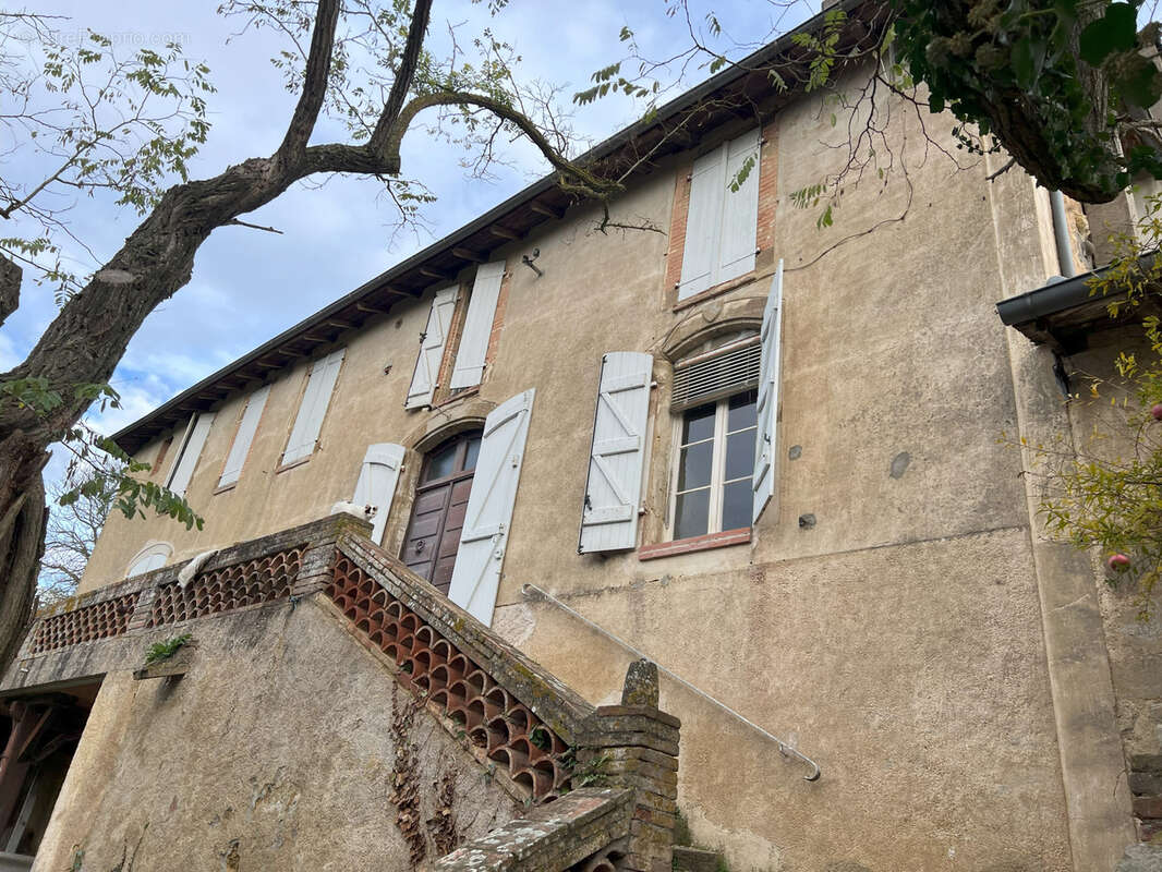 Bastide et dépendances sur 11 hectares - photo 3