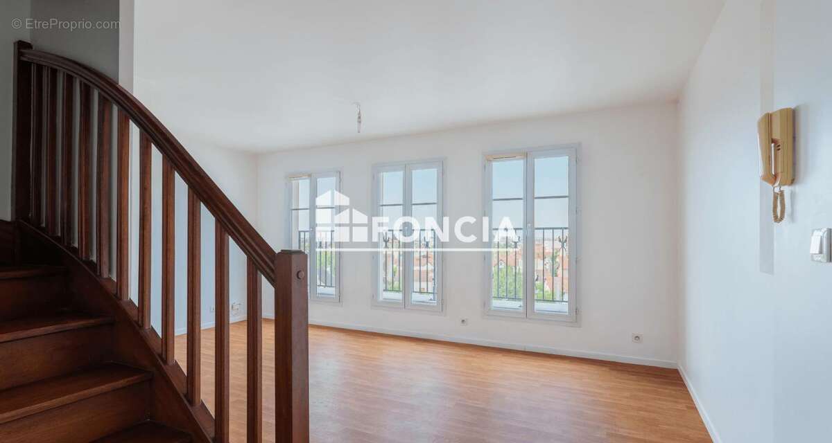 Les pavillons sous bois -duplex t2 – dernier étage avec balcon, parking et cave - photo 4