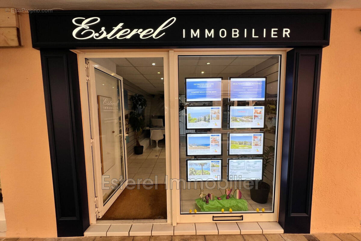 Commerce 75 m² à La Seyne-Sur-Mer  - photo 3