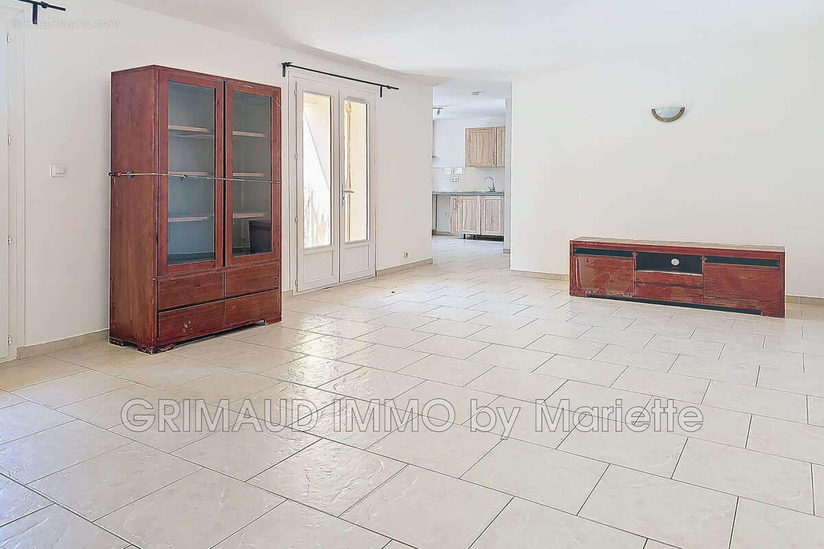 Appartement à COGOLIN