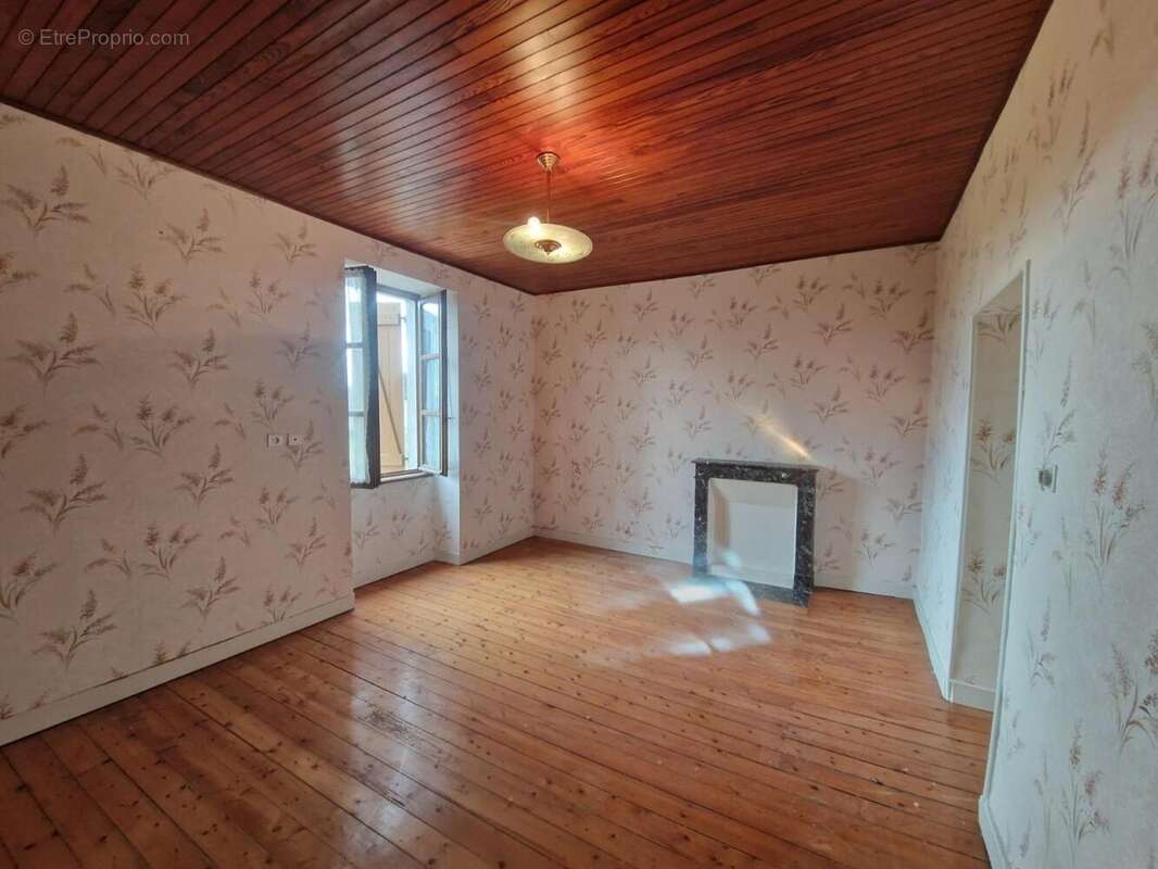 Maison 109 m² à Saint-Bonnet-De-Rochefort  - photo 6