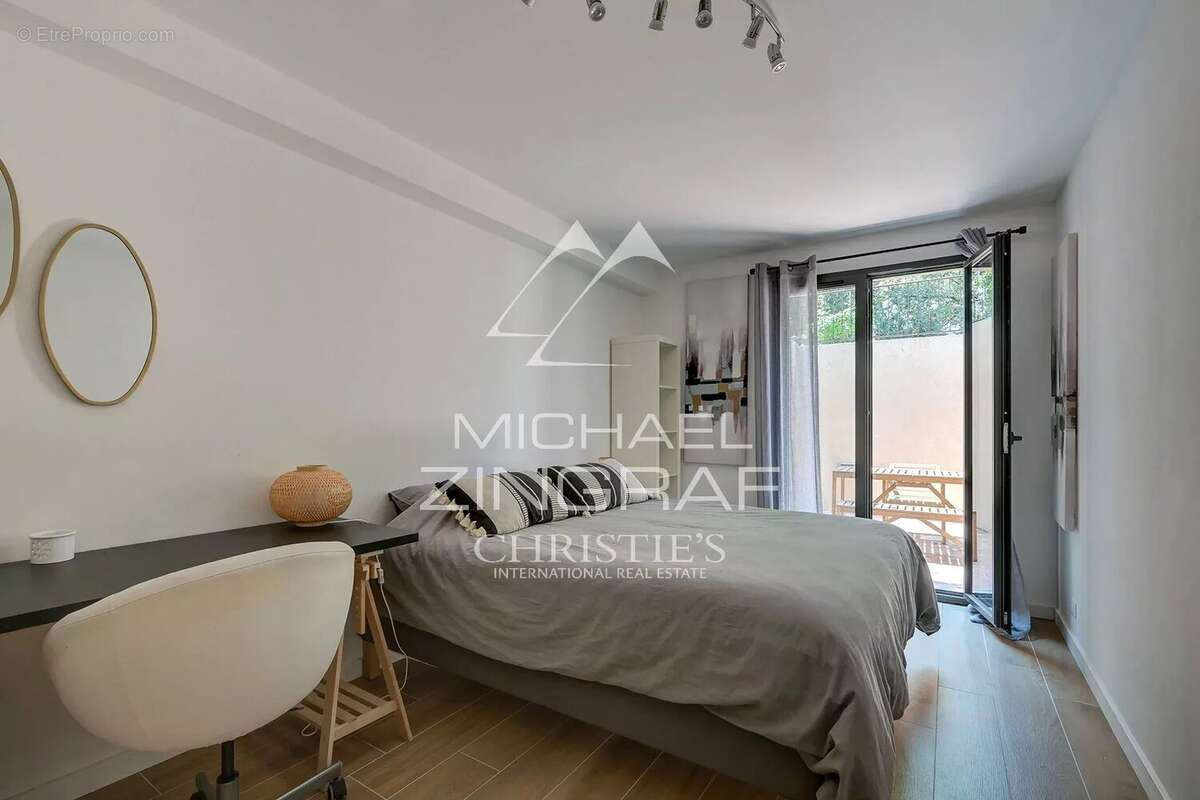 À quelques minutes du cœur d'Aix-en-Provence – Propriété d'exception de 12 pièces de 650 m² sur 1,2 hectares - photo 12